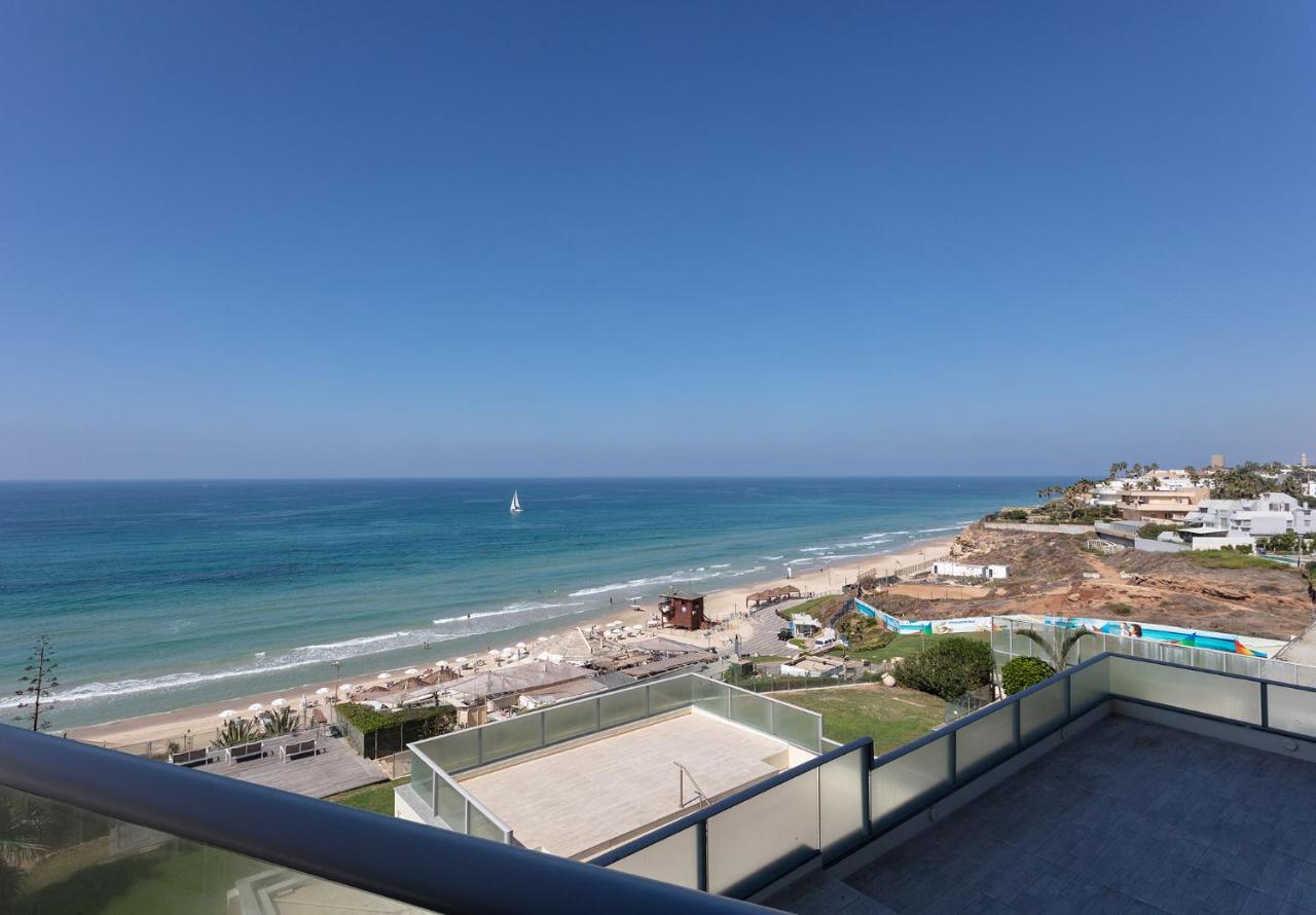 Sea View Stylish 1Br With Balcony By Beachfront Stay Herzliya Bagian luar foto