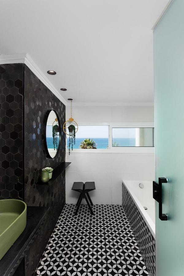 Sea View Stylish 1Br With Balcony By Beachfront Stay Herzliya Bagian luar foto