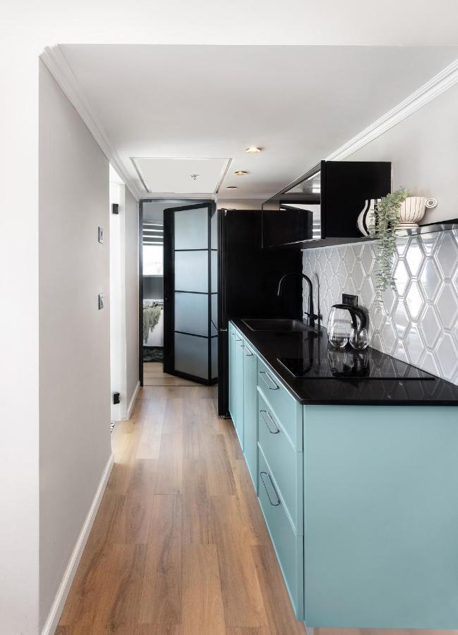 Sea View Stylish 1Br With Balcony By Beachfront Stay Herzliya Bagian luar foto